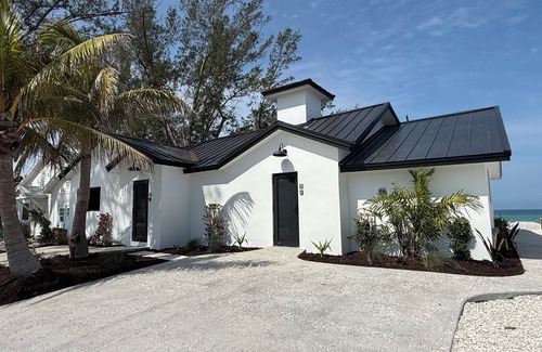 Bradenton Beach Apartment | Seabreeze at Anna Maria Island Inn