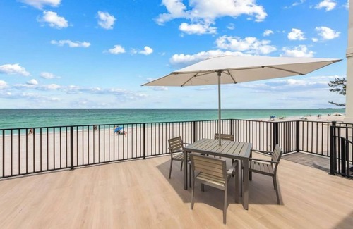 Bradenton Beach Apartment | Seabreeze at Anna Maria Island Inn