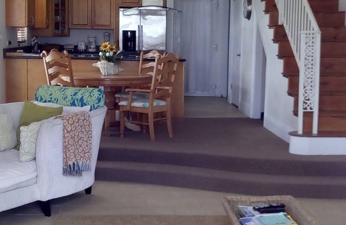 Nassau House | SEABREEZE BEACH HOUSE! (w/Large Saltwater Pool) IN THE HEART OF THE BAHAMAS.