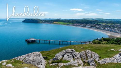 Llanddulas House | Seabreeze Cottage 2 bedroom - Sleeps 6 - Bron-Y-Wendon Holiday Park
