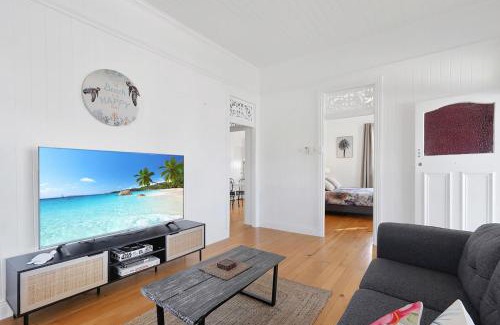 Toogoom House | Seabreeze Cottage