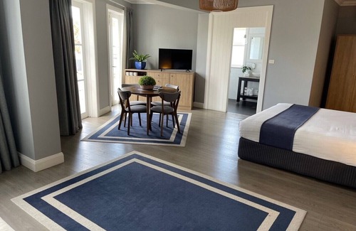 Nelson Bay Hotel | Seabreeze Hotel