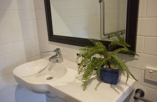 Nelson Bay Hotel | Seabreeze Hotel