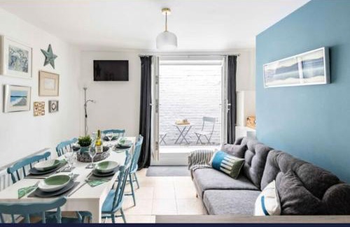 Hopton House | Seabreeze Pet friendly 3 bedroom house by the sea