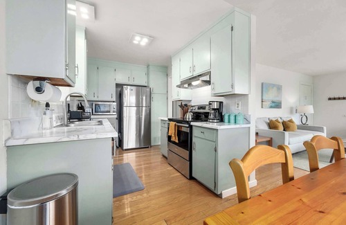 Seabright House | Seabright Breeze~ Dog-Friendly Coastal Retreat!