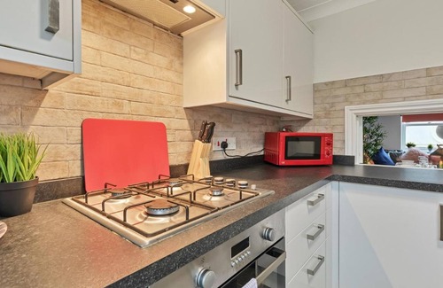 Kemptown House | Seabright Townhouse- Super Stylish House- Parking for one Car- Sleeps up to 12