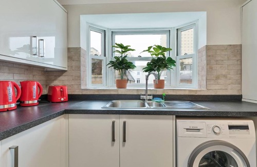 Kemptown House | Seabright Townhouse- Super Stylish House- Parking for one Car- Sleeps up to 12