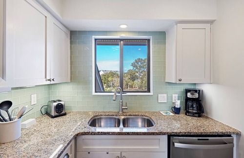 Seabrook Island Condo | Seabrook Condo with Tennis View! Club and Pool Access!