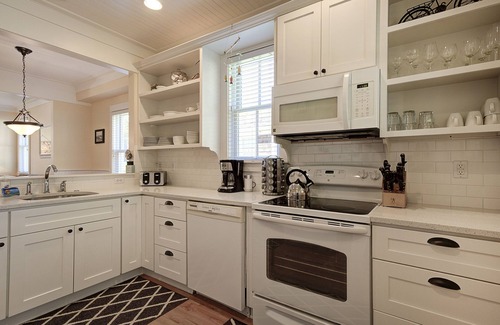 Seabrook House | Seabrook's Shell Cottage: Dog Friendly!