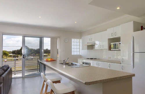Hawks Nest House | Seachange Apartment 2
