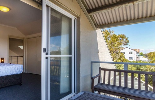 Hawks Nest House | Seachange Apartment 2