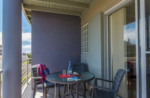 Hawks Nest House | Seachange Apartment 2
