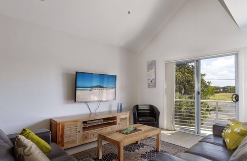 Hawks Nest House | Seachange Apartment 2