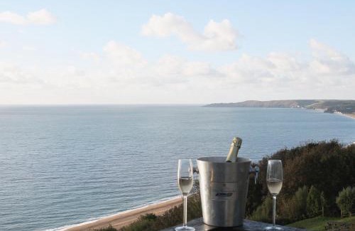 Dartmouth House | Seacliff Cottage