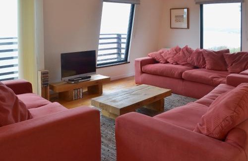 Dartmouth House | Seacliff Cottage
