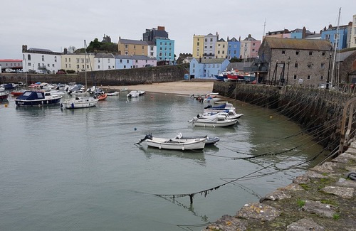 Narberth Cabin | "Seacroft" lodge in Heritage Park on the Pembrokeshire coast (dog friendly too!)