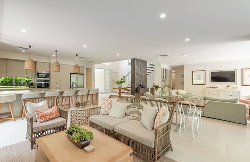 Yaroomba House | SeaEasta - Luxurious & Lavish Family-friendly House with a Pool!
