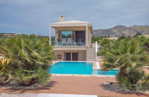 Ierapetra Villa | Seafront 2 bedroom villa