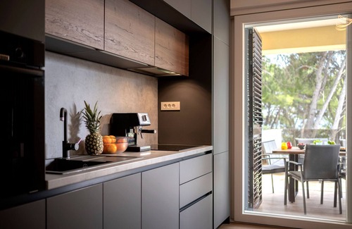 Ivan Dolac Apartment | Seafront Apartment Totally Beach’in + Private Pool