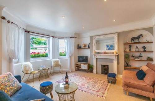 Littlehampton Apartment | Seafront Apartment Private Garden & Free Parking
