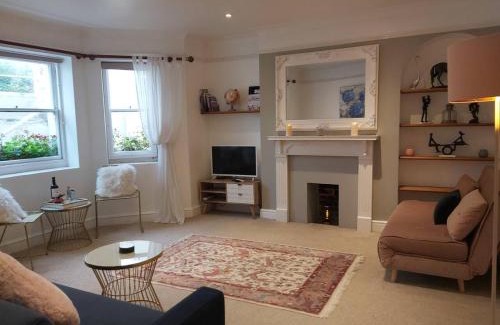 Littlehampton Apartment | Seafront Apartment Private Garden & Free Parking