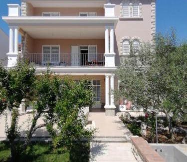 Kampor Apartment | Seafront Family Apartment Una - Sunny Rab Island