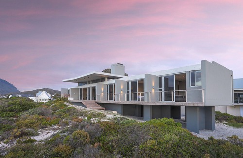 Pringle Bay House | Seafront home with breathtaking views. Cape Town tourist attractions nearby