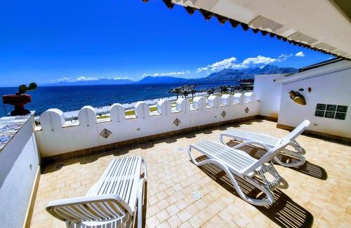 Porticello Apartment | Seafront House Gabbiano Azzurro