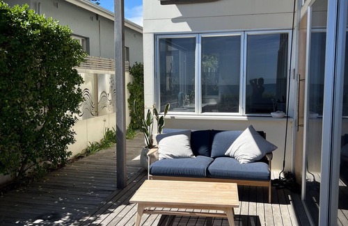 Henley Beach House | Seafront Luxury close to nGrange Golf