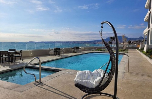 Primo Tapia Condo | Seafront Luxury Seaside Condo + Pool & Jacuzzi