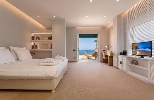 Akrotiri Apartment | Seafront Luxury villa "Tesoro Mio"