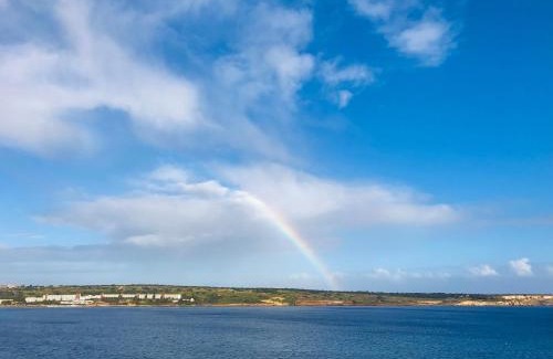 Għadira House | Seafront Maisonette Ocean Views & Terrace