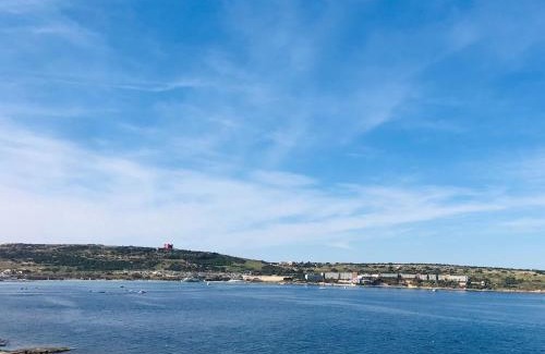 Għadira House | Seafront Maisonette Ocean Views & Terrace