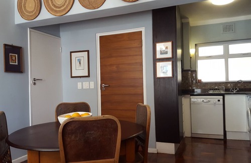 Mouille Point Apartment | Seafront one bedroom apartment on Beach Road Cape Town Westridge A