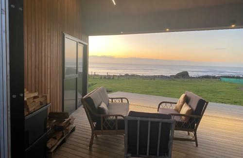 Warea House | Seafront, Sauna, Architecture The Surf Nest Full House