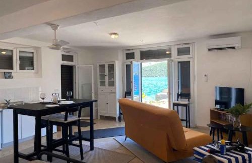 Cove Tri Zala (Zrnovo) Apartment | Seafront Studio Apartment "Villa Laura"