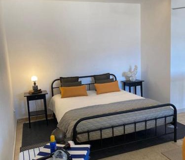 Cove Tri Zala (Zrnovo) Apartment | Seafront Studio Apartment "Villa Laura"