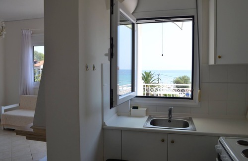 Nea Propontida Apartment | Seafront Studio on a Long Sandy Beach, Geomare Holiday Homes 1st Floor Lito No 7