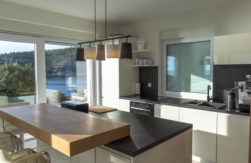 Razanj Villa | Seafront Villa Esquel - With heated pool