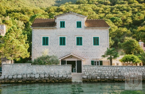 Donja Kostanjica Villa | Seafront Villa TOMA 1865