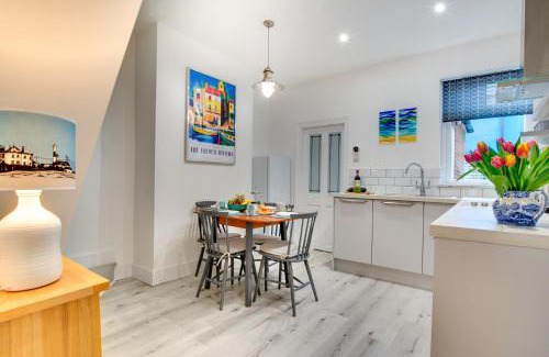 Hythe House | Seaglass Cottage