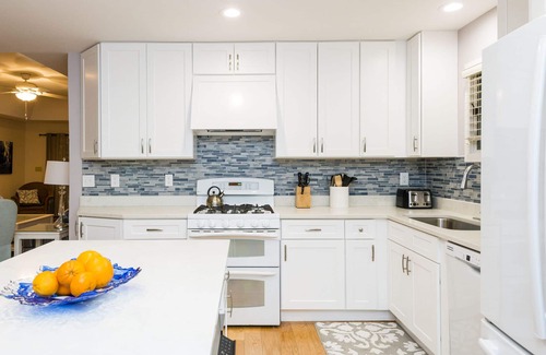 West Beach Cottage | SeaGlass Kiawah – Stylish Cottage Steps from Beach, Pools & Golf
