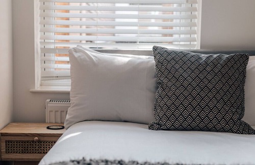 Henley Apartment | Seagrass Henley - 2 Bed Entire Serviced Apartment