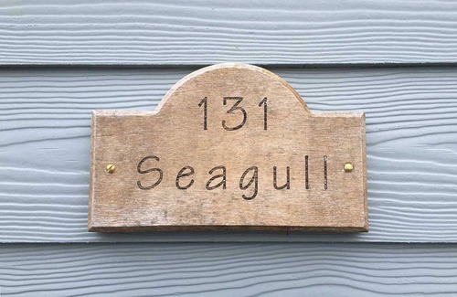 Pembroke Ski Chalet | 'Seagull' - a Light, Airy Holiday Home Close to a Beautiful Beach
