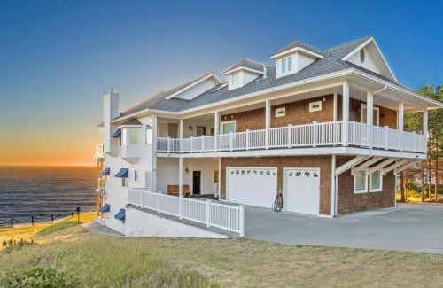 Shelter Cove Apartment | Seagull by OceanviewHotTubs Oceanfront Tesla chrging Shelter Cove