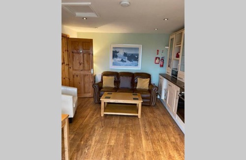 Holyhead House | Seagull Cottage