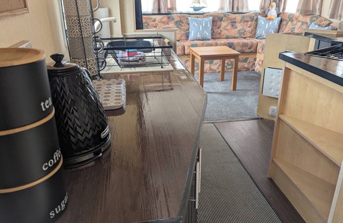 Anderby Creek Cabin | Seagulls Rest - Dog Friendly - Close to the Beach