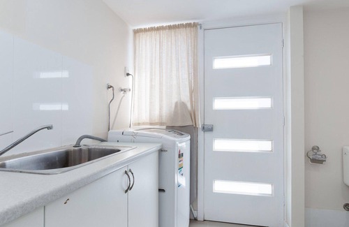 Boat Harbour House | SeaHaven, 2 Richardson Ave - Large home with Aircon, Smart TV, WIFI, Netflix & Boat Parking