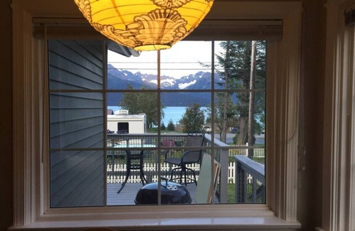 Seward Cottage | Seahorse Cottage- ocean view family home