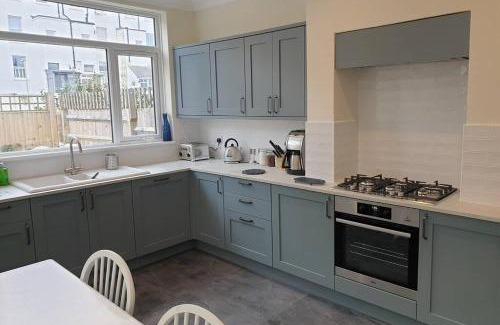 Hythe House | Seahorse House, Beautiful Large house next to the Beach & Park & near Zoo, Hythe